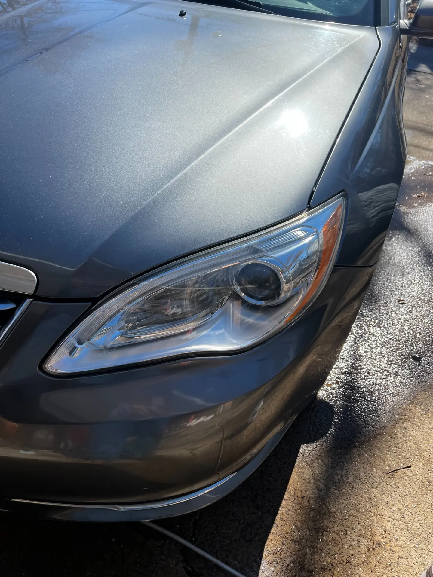 Restored, clear headlight on the Chrysler 200 after polishing