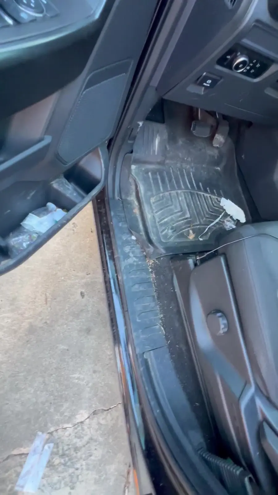 Driver floor and door sill of the Ford F-150 before cleaning