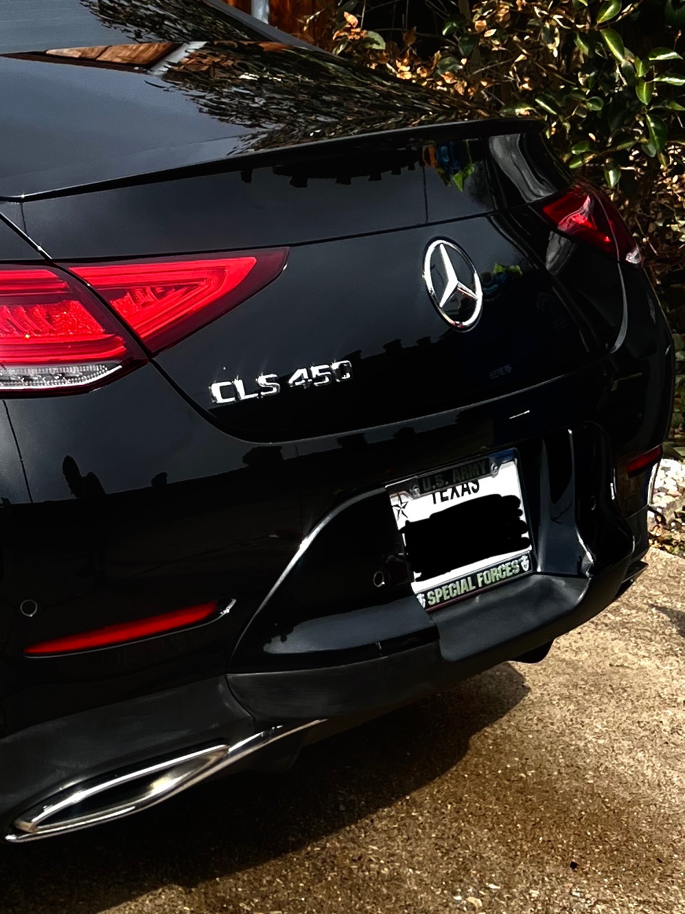 Rear badge and bumper of the Mercedes-Benz CLS 450 after detailing
