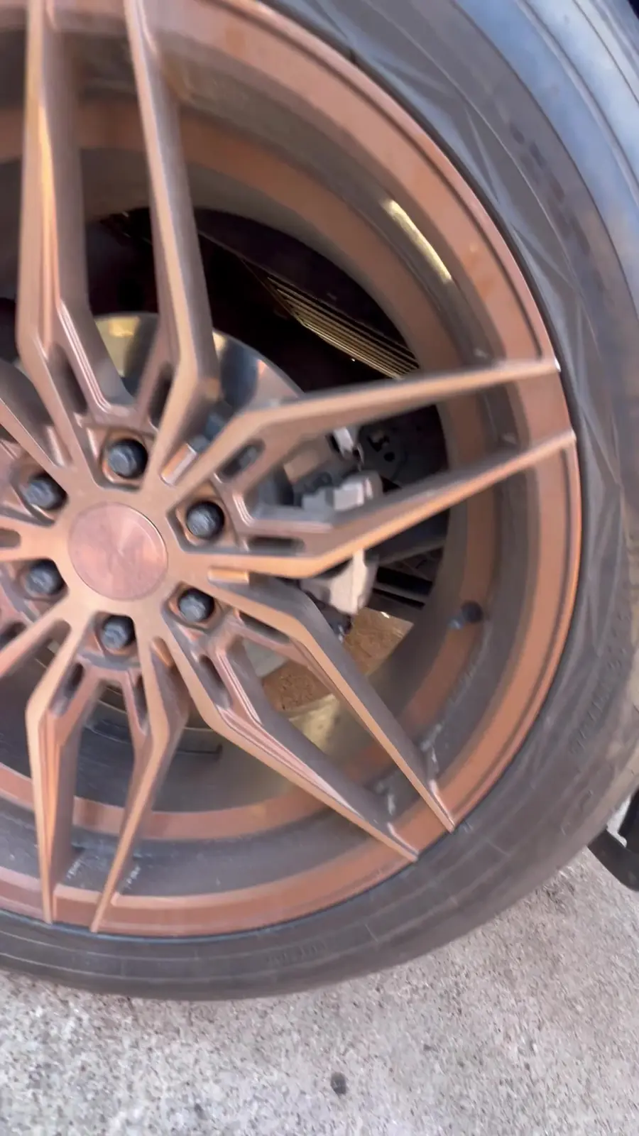 Bronze wheel of the Ford F-150 before cleaning